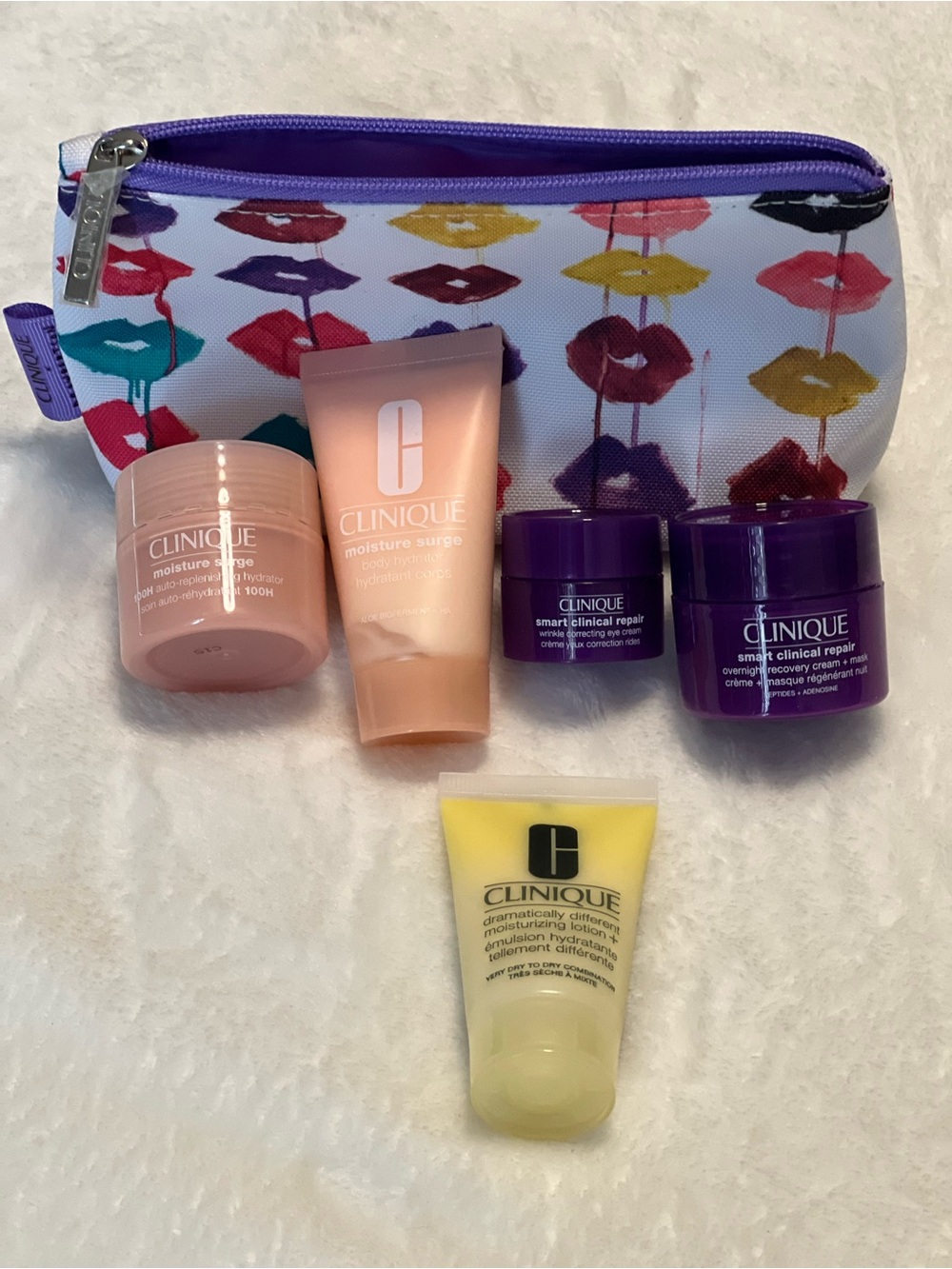 Clinique Mini Skincare Set with Purple Lip-Print Cosmetic Bag - Picture 3 of 15